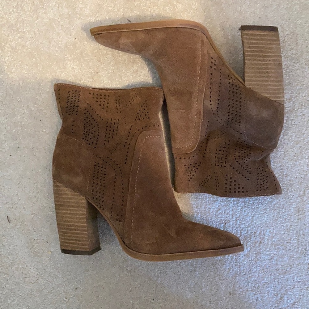 New Vince Camuto Boota